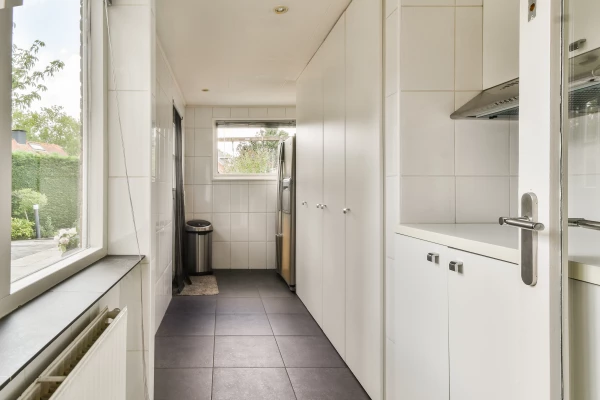 Nieuwerkerkerstraat 12