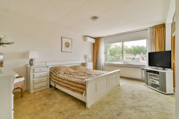 Nieuwerkerkerstraat 12