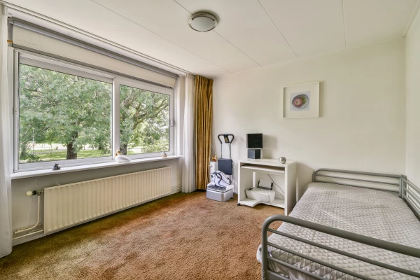 Nieuwerkerkerstraat 12